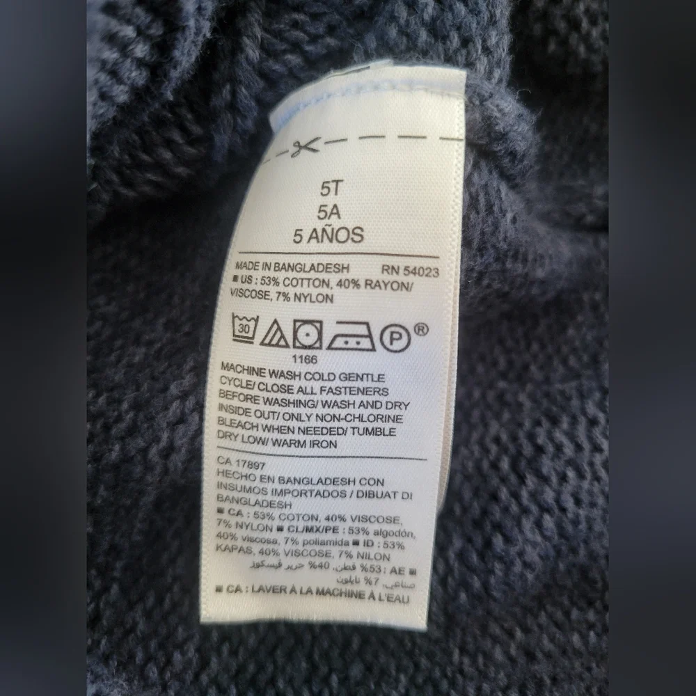 Boys size 5t sweater - Picture 3 of 6